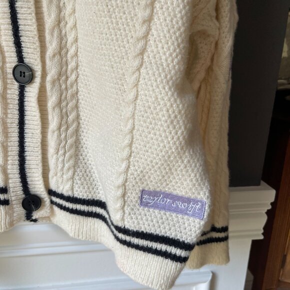 Taylor Swift Folklore Album Embroidered Stars Knit Cardigan Sweater XS/SM - Picture 4 of 5